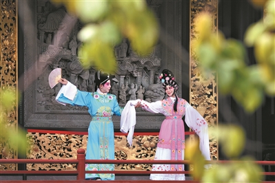 廣州粵劇藝術(shù)博物館萬福臺，海內(nèi)外粵劇愛好者以曲會友。（資料圖） 