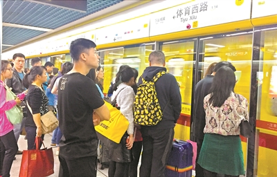 廣州地鐵將在返程高峰期適當調(diào)整線路安排。