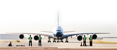 南航A380執(zhí)飛首個(gè)大興機(jī)場正式航班。