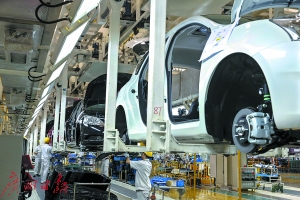 日本三大汽車(chē)巨頭均在廣州設(shè)立工廠。圖為東風(fēng)日產(chǎn)生產(chǎn)車(chē)間（資料圖片）。
