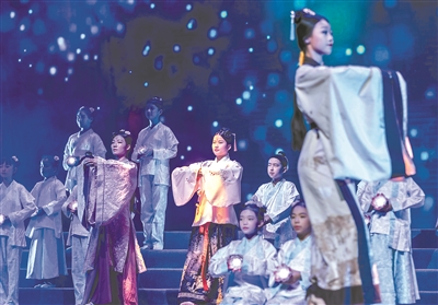 廣州乞巧文化節(jié)開(kāi)幕式上的舞蹈表演。