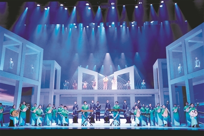 大型情景器樂劇《揚帆大灣夢》在廣州大劇院演出。