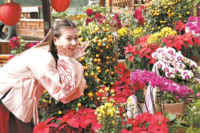市民近距離體驗“水上花街”的樂趣。廣州日報全媒體記者莫偉濃 攝