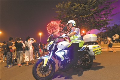 廣州交警全警出動(dòng)，全力保障道路安全有序。