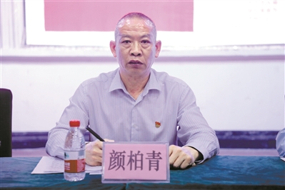 顏柏青：全國勞動模范、黃埔區(qū)環(huán)衛(wèi)美化服務中心拓展二部副部長、工會副主席