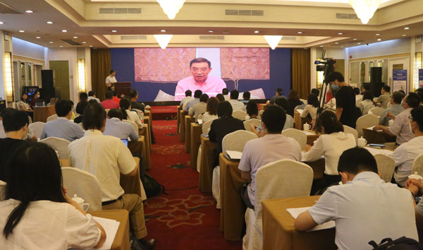 劉人懷院士為大會(huì)拍攝祝福視頻.jpg