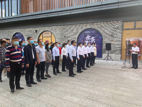 多寶街黨工委書記盧波同志主持永慶坊黨群服務(wù)驛站揭牌儀式.jpg