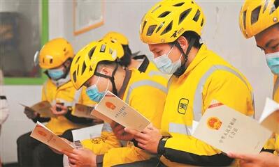 廣州市總工會(huì)圍繞中心大局做好“公轉(zhuǎn)” 立足主責(zé)主業(yè)做好“自轉(zhuǎn)”