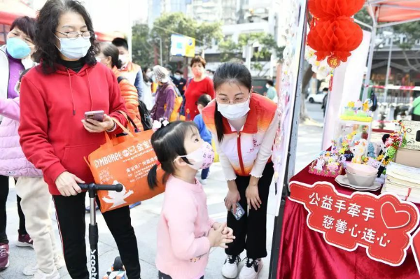 書法展示、手工體驗(yàn)、游戲互動(dòng)……荔灣區(qū)彩虹街元宵活動(dòng)精彩滿滿