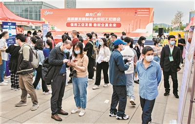 廣州市人力資源和社會(huì)保障局黨組書(shū)記、局長(zhǎng)王?。壕哿Α八膫€(gè)推動(dòng)” 作出人社新的更大貢獻(xiàn)