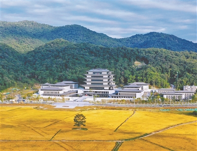 從化區(qū)委書記董可：奮力建設(shè)綠色發(fā)展示范區(qū)