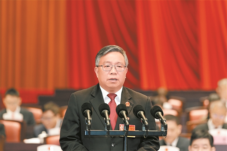 廣州市中級人民法院院長楊正根在廣州市十六屆人大四次會議上作工作報告