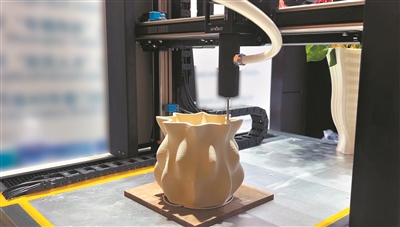 3D打印碗碟玩出花 隧道里燒出“金屬瓷”