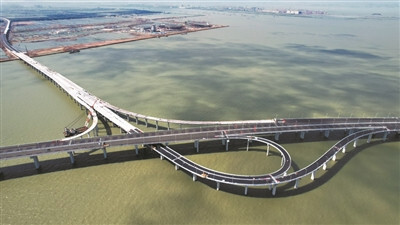 南中高速萬(wàn)頃沙海上互通全面貫通 全線計(jì)劃年內(nèi)建成通車