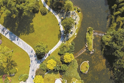 1座自然教育館、5大專(zhuān)類(lèi)植物展示園、3條生態(tài)休閑步道……  云溪植物園8月8日迎客