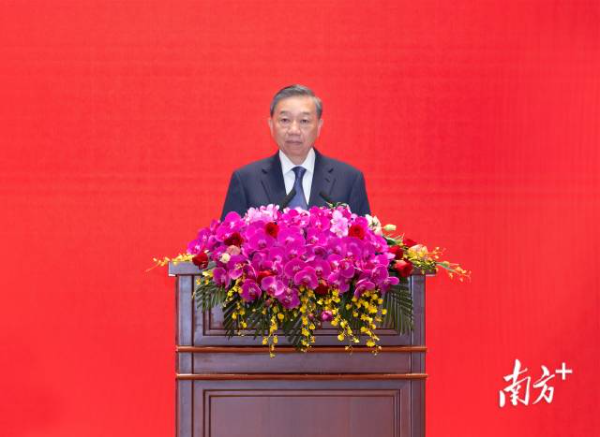 △8月18日，蘇林在廣州參加中國(guó)對(duì)越友好人士代表見面會(huì)。