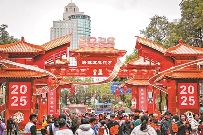廣州11區(qū)花市悉數(shù)開(kāi)鑼 市民游客“行花街”迎申遺成功后首個(gè)春節(jié)
