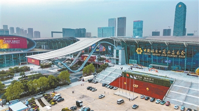 廣交會(huì)期間多個(gè)商場(chǎng)門(mén)店將結(jié)合離境退稅熱點(diǎn)推出“國(guó)際服務(wù)禮包”
